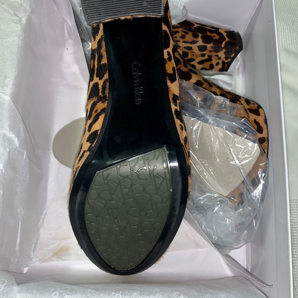 Calvin Klein leopard pumps - Picture 3 of 5